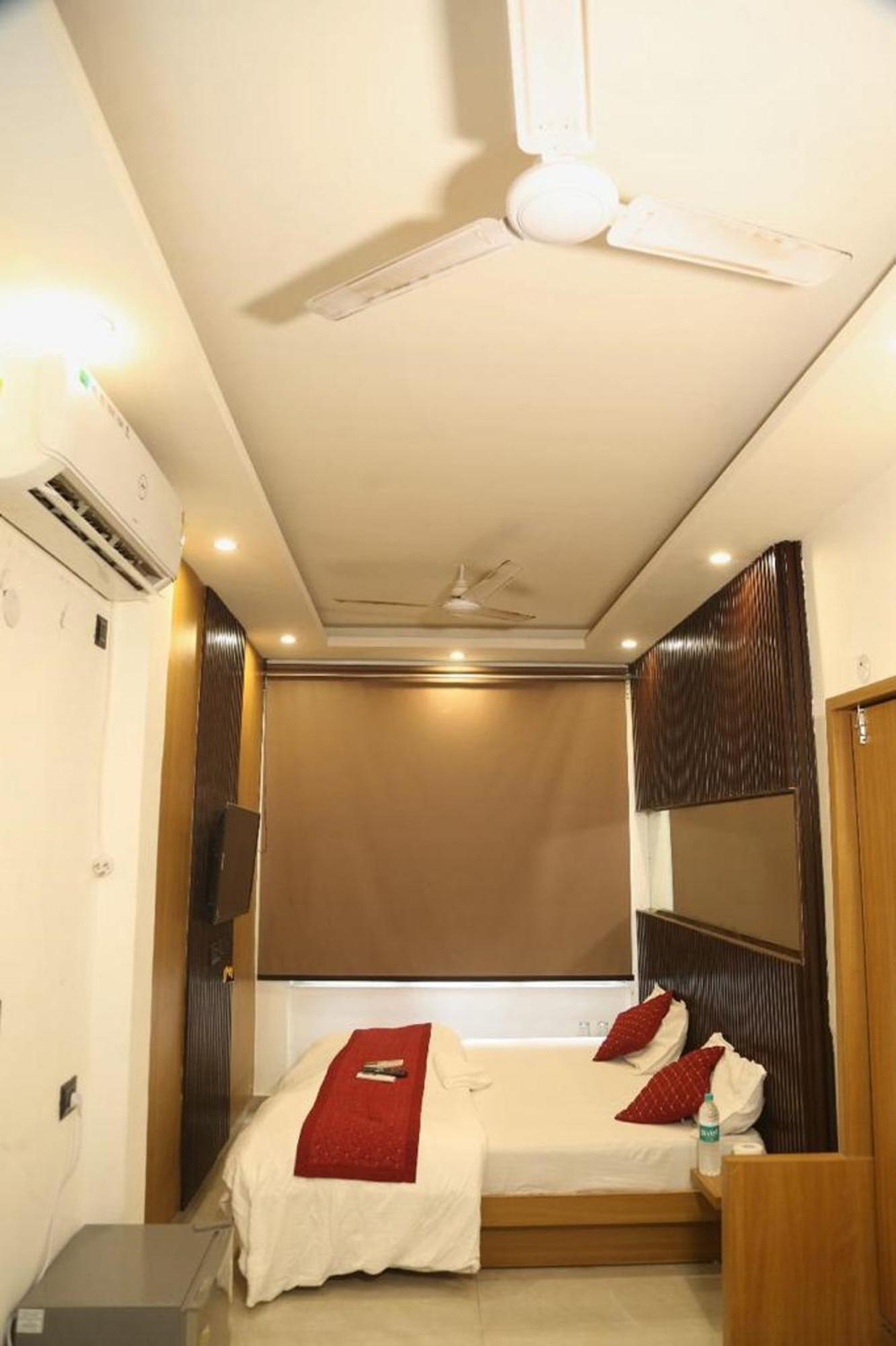 Bunk Hostel Delhi Best Backpacking Accommodation นิวเดลี ภายนอก รูปภาพ