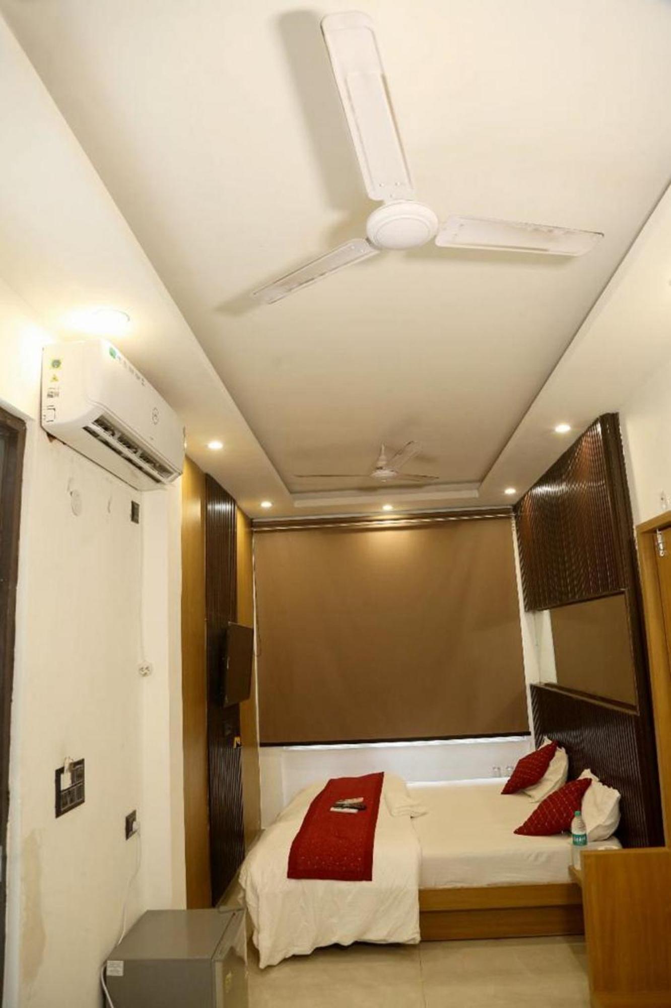 Bunk Hostel Delhi Best Backpacking Accommodation นิวเดลี ภายนอก รูปภาพ